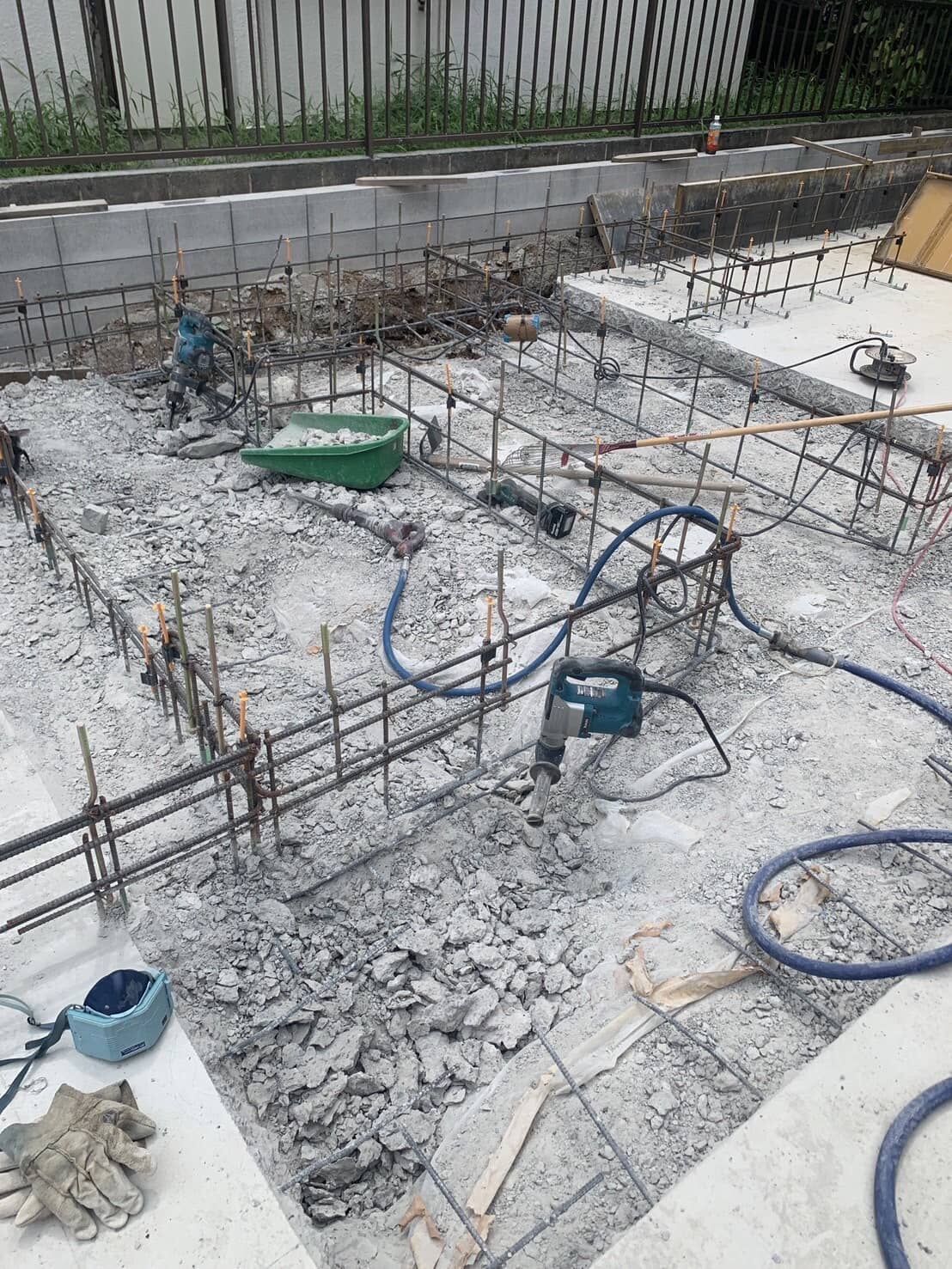 ハツリ作業